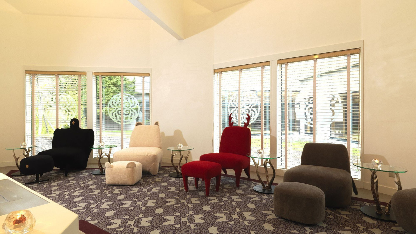 「ファウラ」待合室