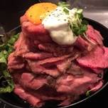 行列必須！高田馬場「レッドロック」の最強ローストビーフ丼！