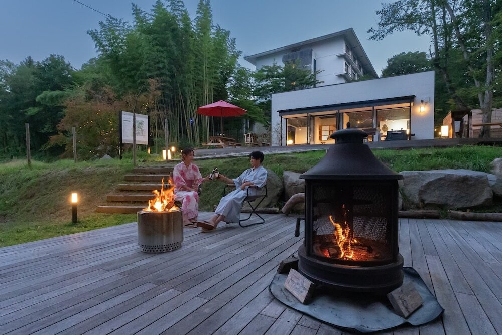 露天風呂付き離れで、子供と一緒にバスタイム4754957