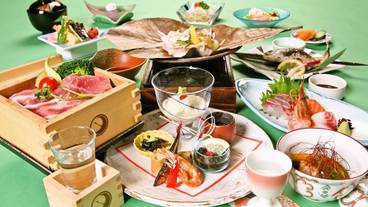 旅館のお食事処 / 4