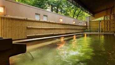 温泉大浴場の露天風呂 / 1