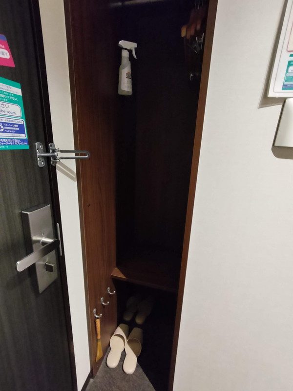 スリッパは使いまわしで使い捨てスリッパは無し