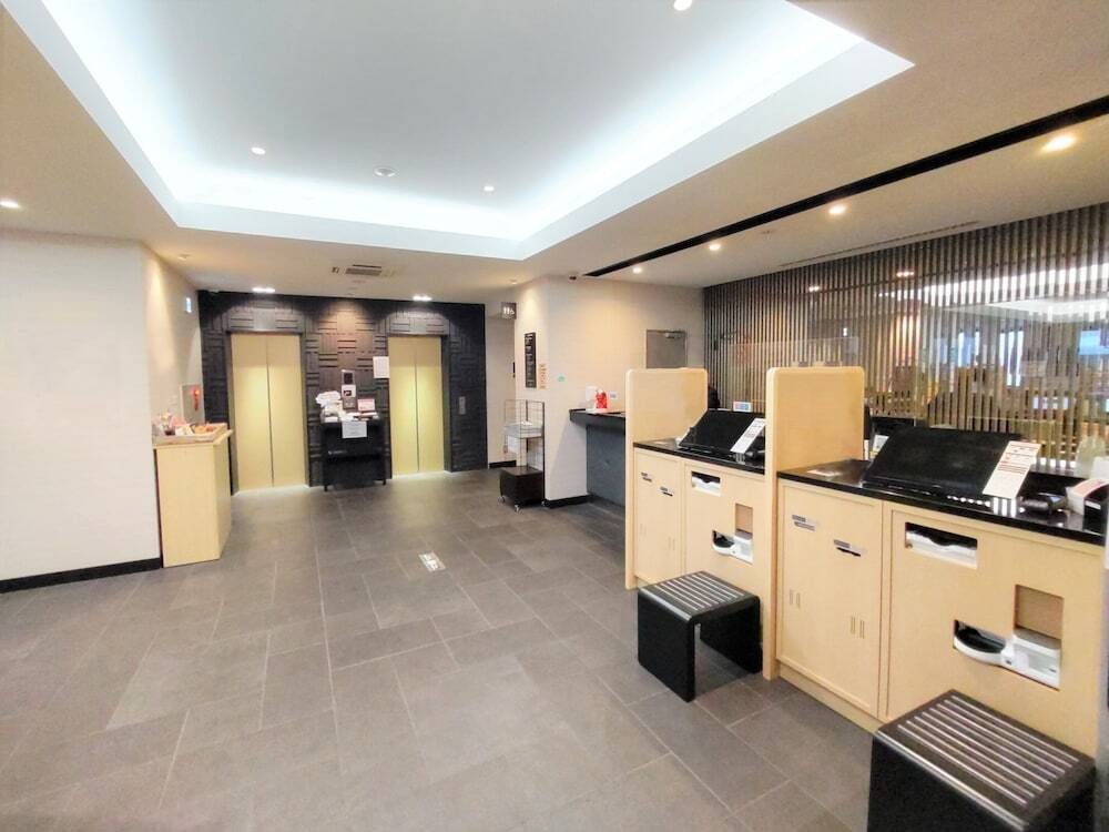 チェックイン / チェックアウト キオスク