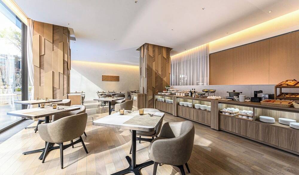 ホテル1階レストラン / 2