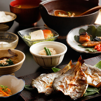 体にやさしい和食でゆったりと目覚める朝3709284