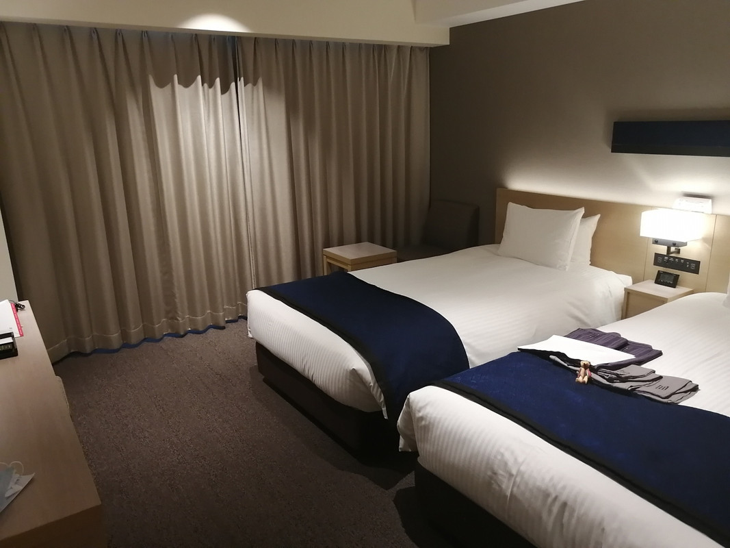 窓はすりガラスで開きません