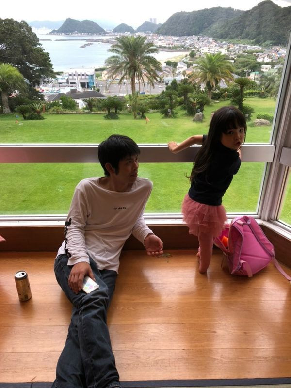 お部屋からの眺め。清潔で、窓からヤシの木やプールが見えて素敵でした。