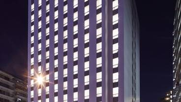 施設の正面 (日没後) / 2