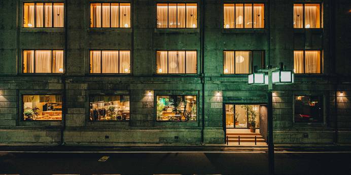 HOTEL K5（東京都 スタンダードホテル）：築97年の建物をリノベーションした重厚感に満ちた空間。都会のホテルで非日常を感じて。 / 1