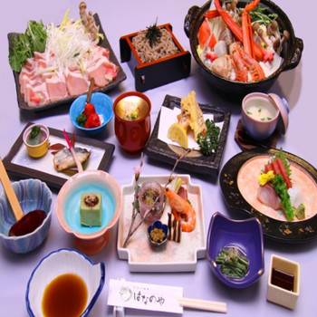 個室風のお食事処で名物を堪能3479973