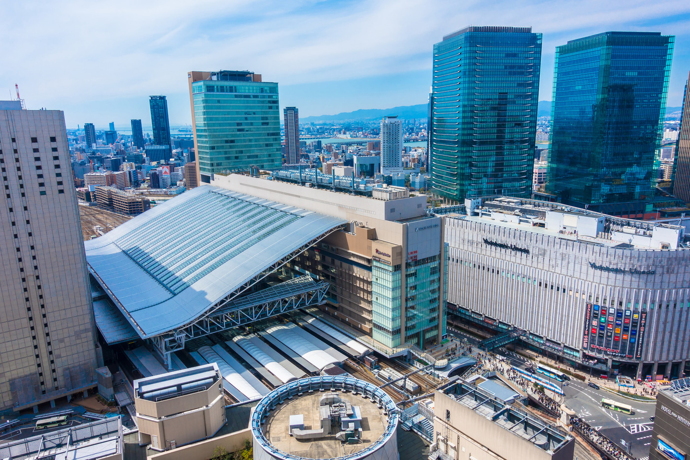 大阪駅とグランフロント大阪