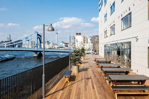 川風が気持ちいいオープンテラス