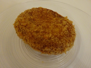 「人形町今半 惣菜本店」 料理 63321261 割下で味付けされている、すき焼きコロッケ