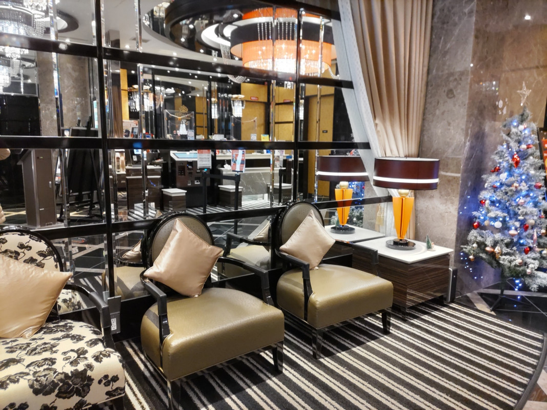 1Fのフロントロビーがちょっと豪華