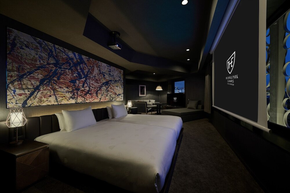 DJライブの配信も！全室プロジェクター付きホテルで大人な夜を4573334