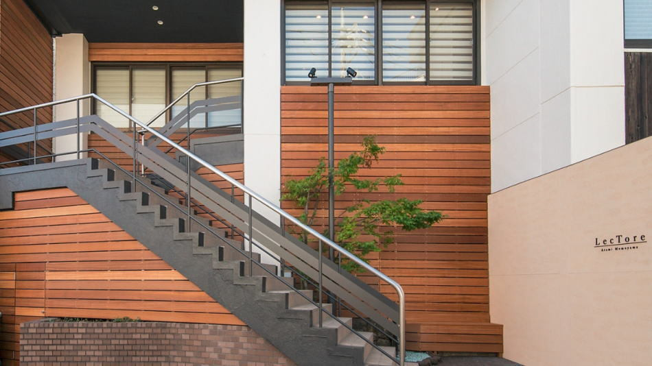 2. 熱海駅が徒歩圏内!絶景テラスのある「レクトーレ熱海桃山」3636084