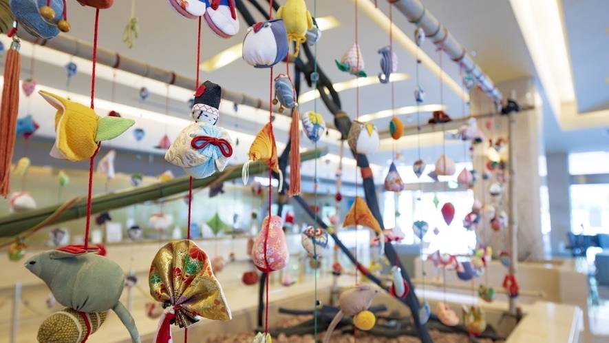 海を望むロビーで
ゆったりチェックイン / 2