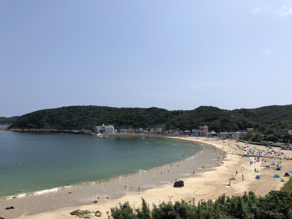 宿近くのビーチ