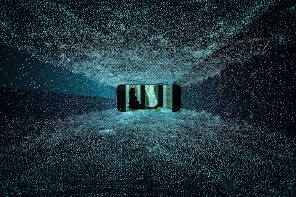 EY∃ (BOREDOMS)氏が手掛けた客室 写真:見学友宙