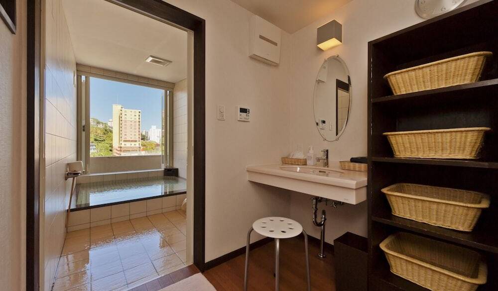 温泉貸切風呂で
疲れを癒して / 2