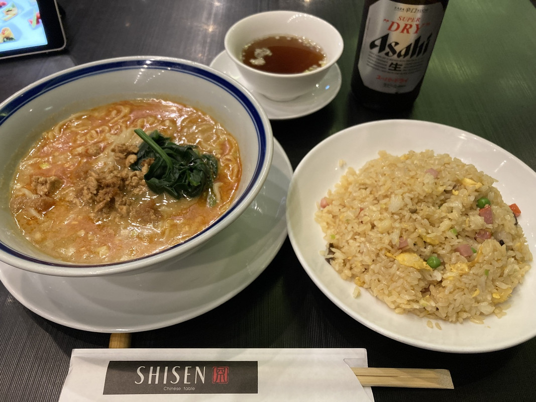 中華料理店の食事