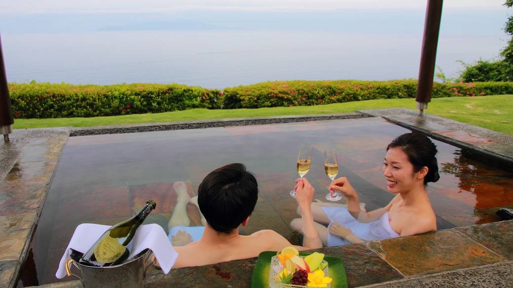 お酒を飲みながら
絶景露天風呂を満喫 / 2