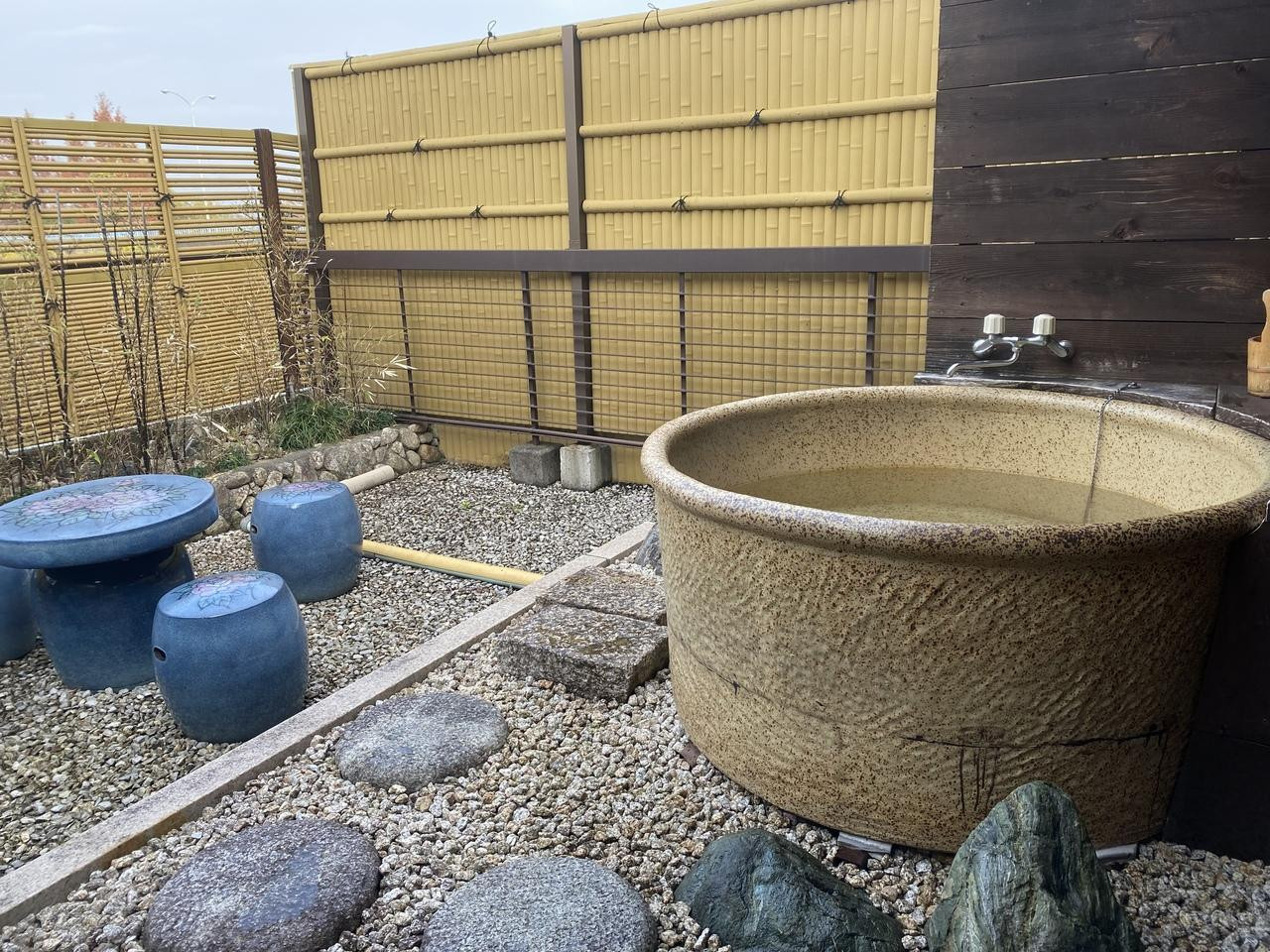 開放感たっぷりの庭園付き露天風呂で彼とゆるり4265611