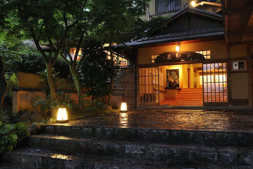 庭園が魅力の老舗旅館で四季を感じる特別な滞在を3422154