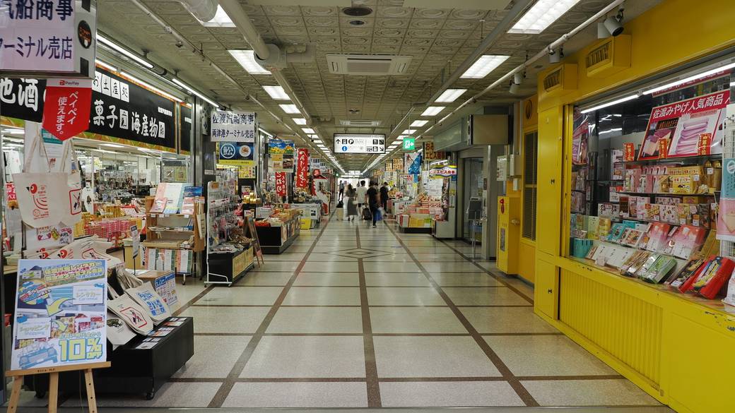 両津港ターミナル 商店街 / 2