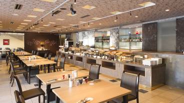 朝食スペース / 9