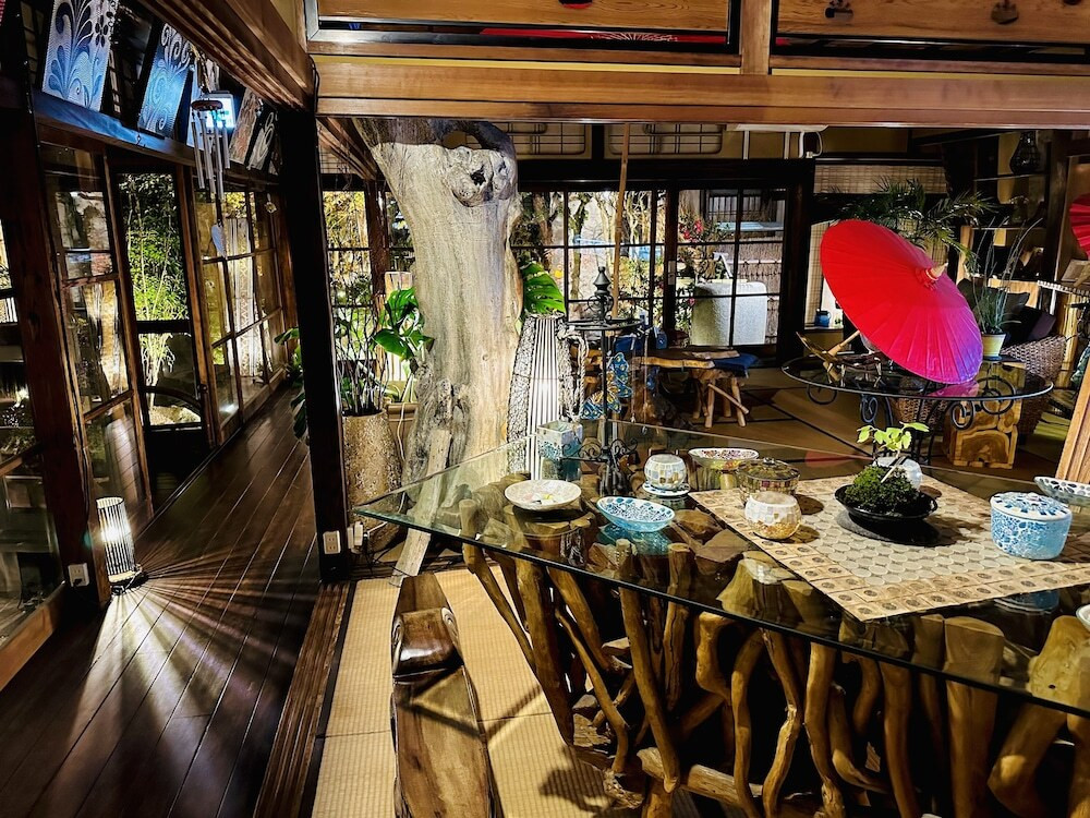 客室内のダイニングエリア