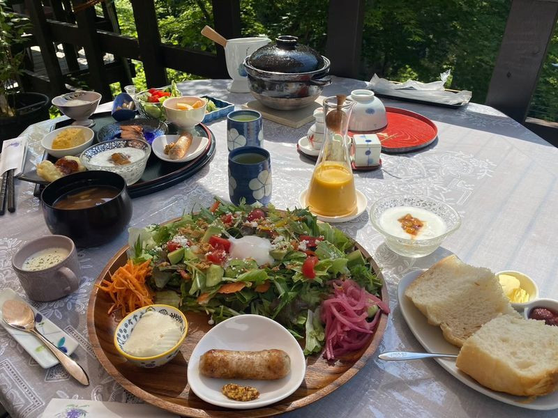 テラスでの朝食風景