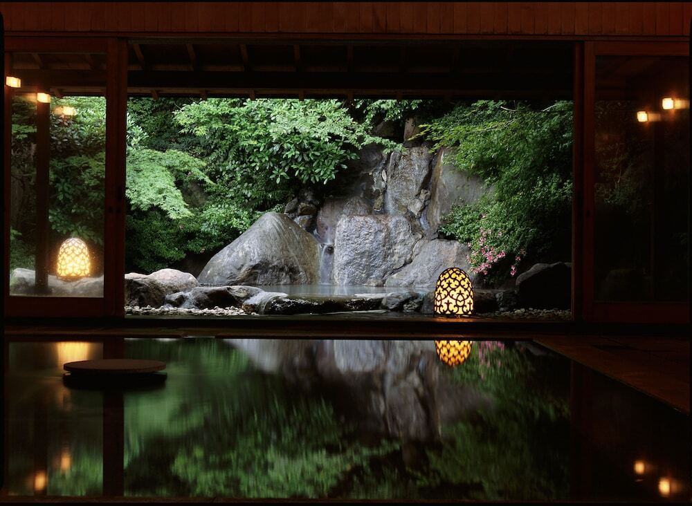 旧宮家の別邸から始まる歴史。モダンな最高級旅館3410768