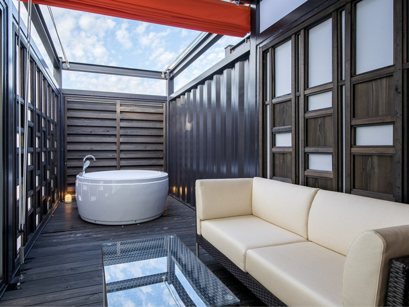 コンテナ風客室で彼と非日常体験！3445547