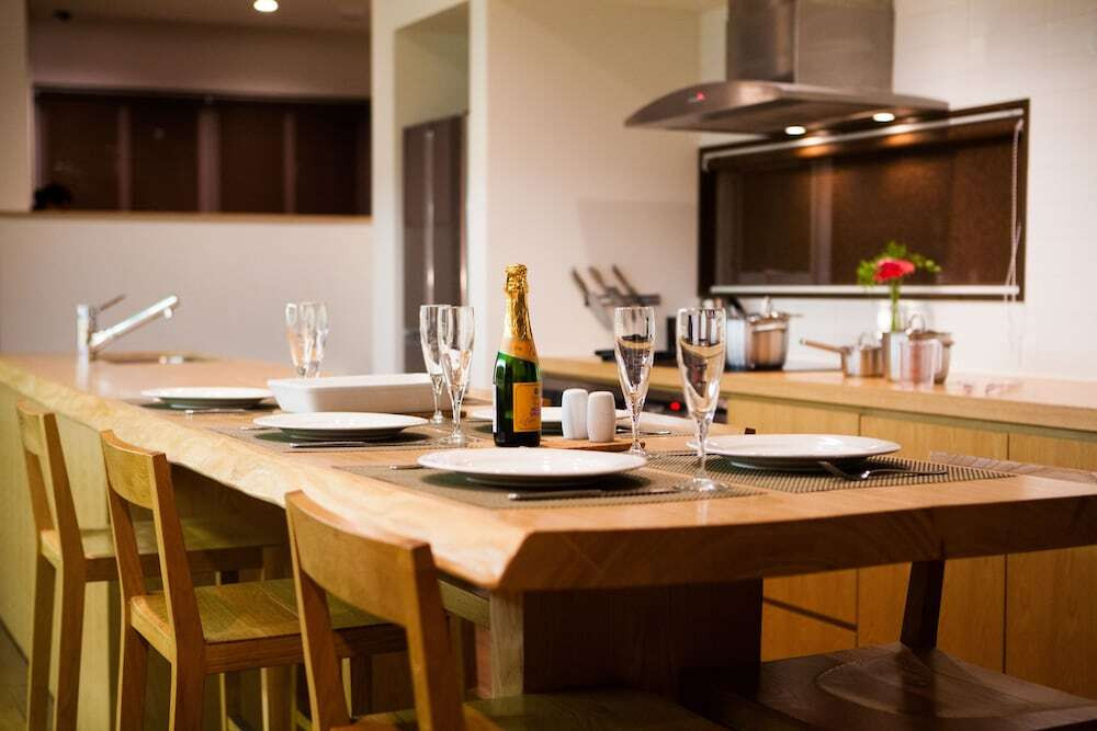 客室内のダイニングエリア