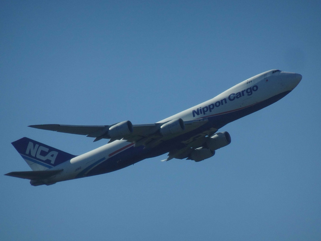 部屋からは、こんな感じで飛行機が見えます