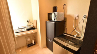 ラグジュアリー スタジオスイート ベッド (複数台) 禁煙 冷蔵庫 & 電子レンジ