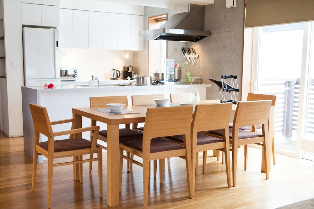 客室内のダイニングエリア