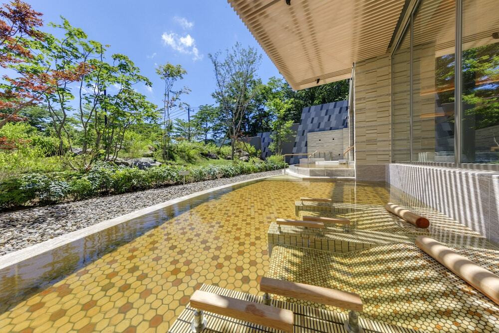 四季の露天風呂 棚湯 庭園ビュー(1)