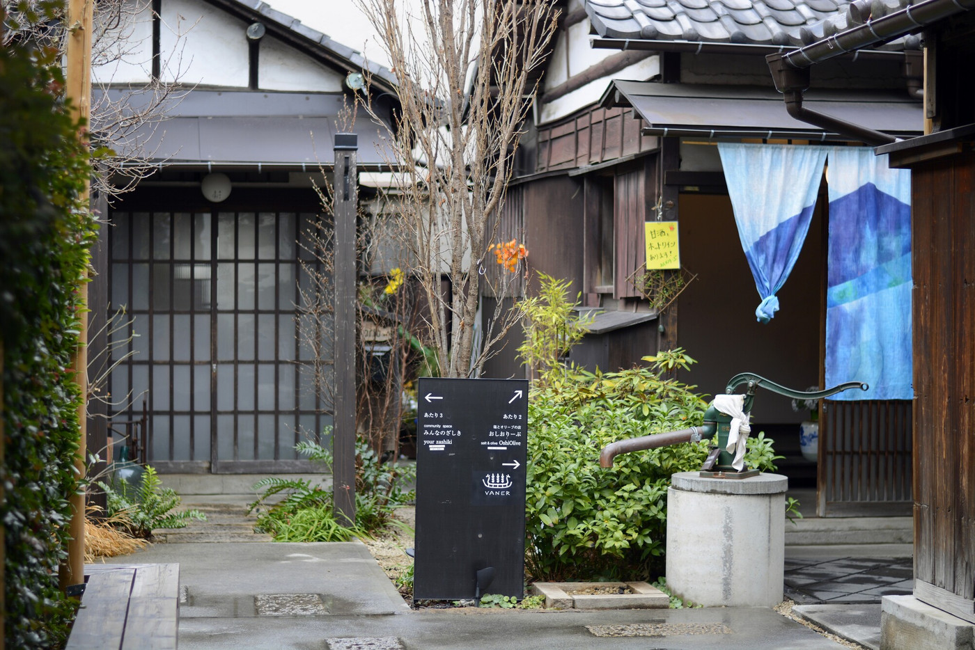 色んなお店を2人でのぞき見！「上野桜木あたり」1829349