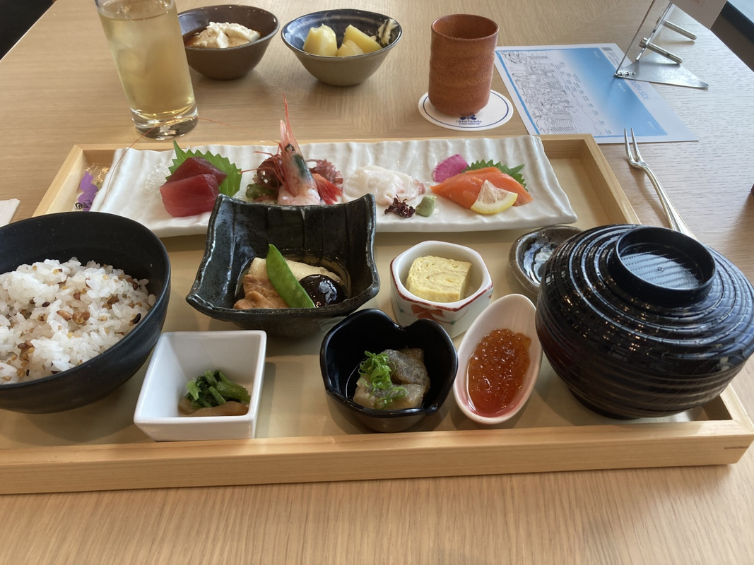 朝ごはんのお造り定食