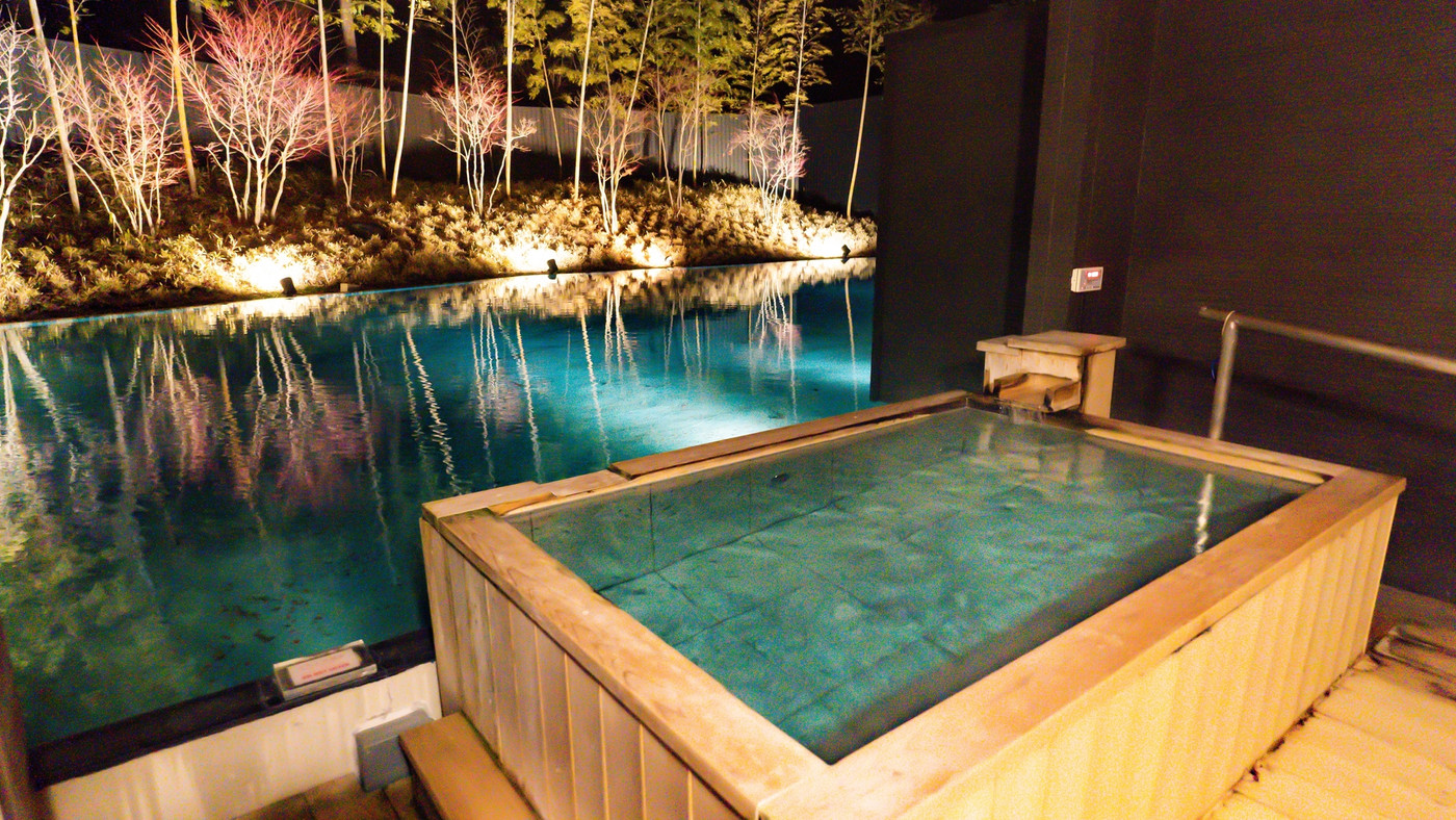 客室の露天風呂は地下約70ｍからくみ上げたミネラルウォーターを使用3563989