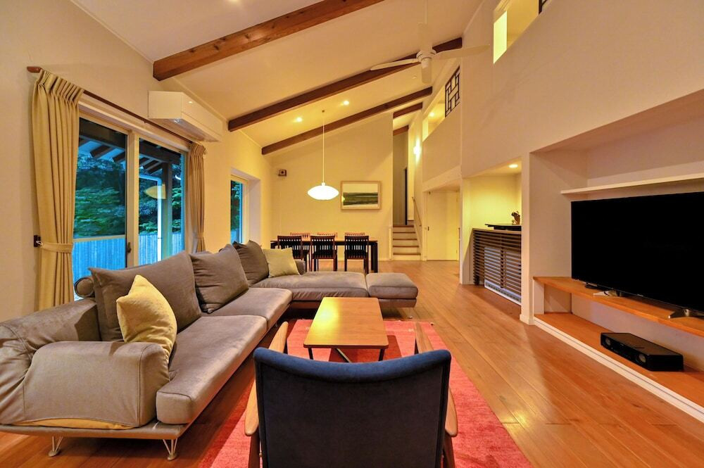 「別邸 藤黄」2階建メゾネット・ドッグラン付き　リビング①