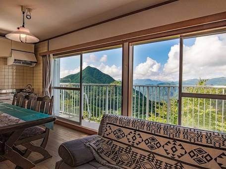 A villa in the forest in Minamikaruizawa / 1