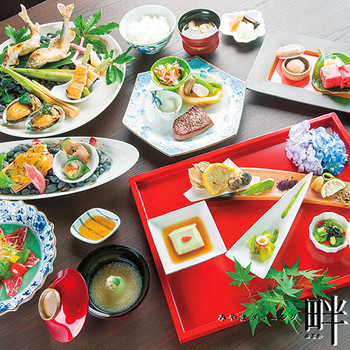 専用カートでの移動に子どももワクワク♪自然に囲まれた離れのお宿4237908