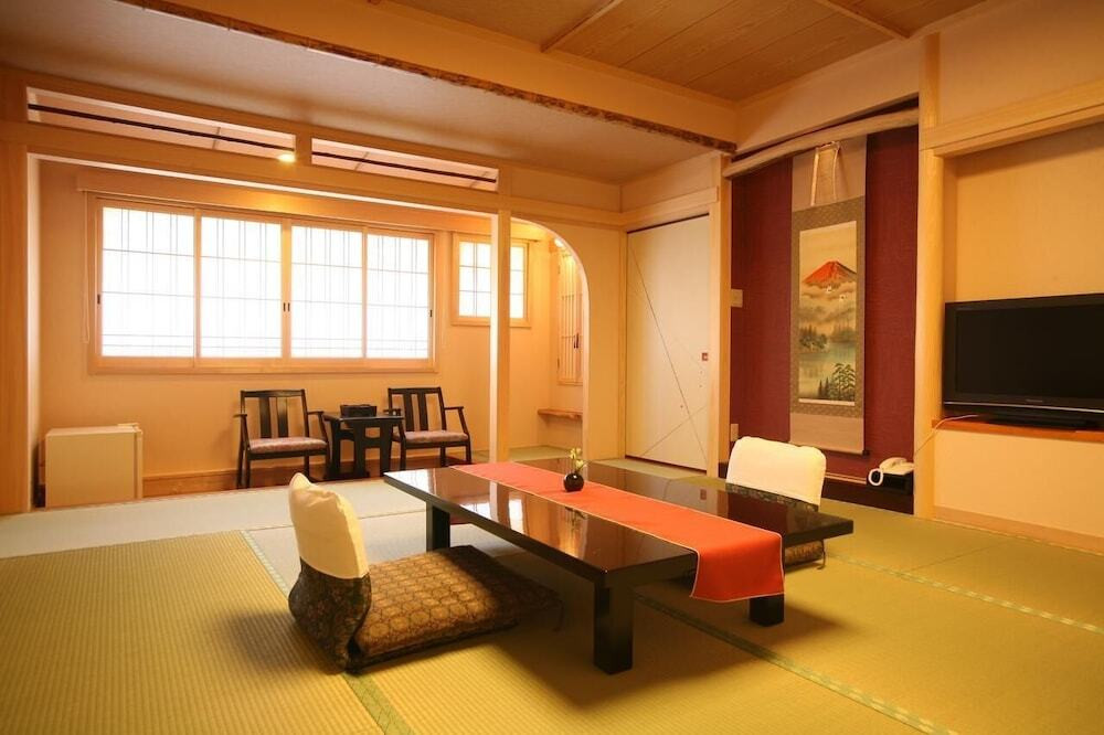 客室内のダイニングエリア