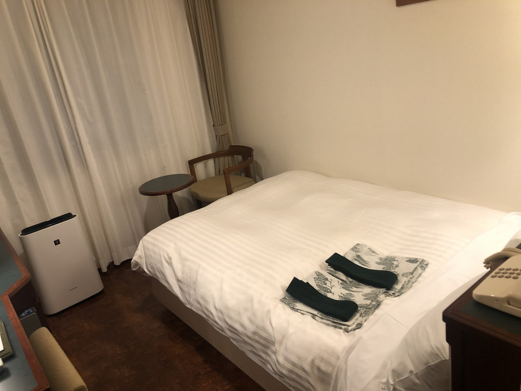 ベッドも大きめ。