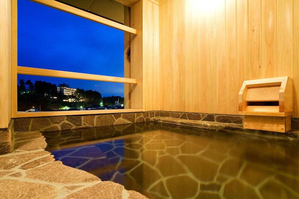 大聖寺川を見下ろす温泉旅館で、ワンランク上の滞在を4254879