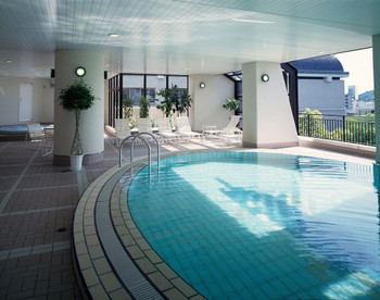 夏には松山城が見える屋内プールがオープン。夏目漱石も泊まった老舗宿4003035