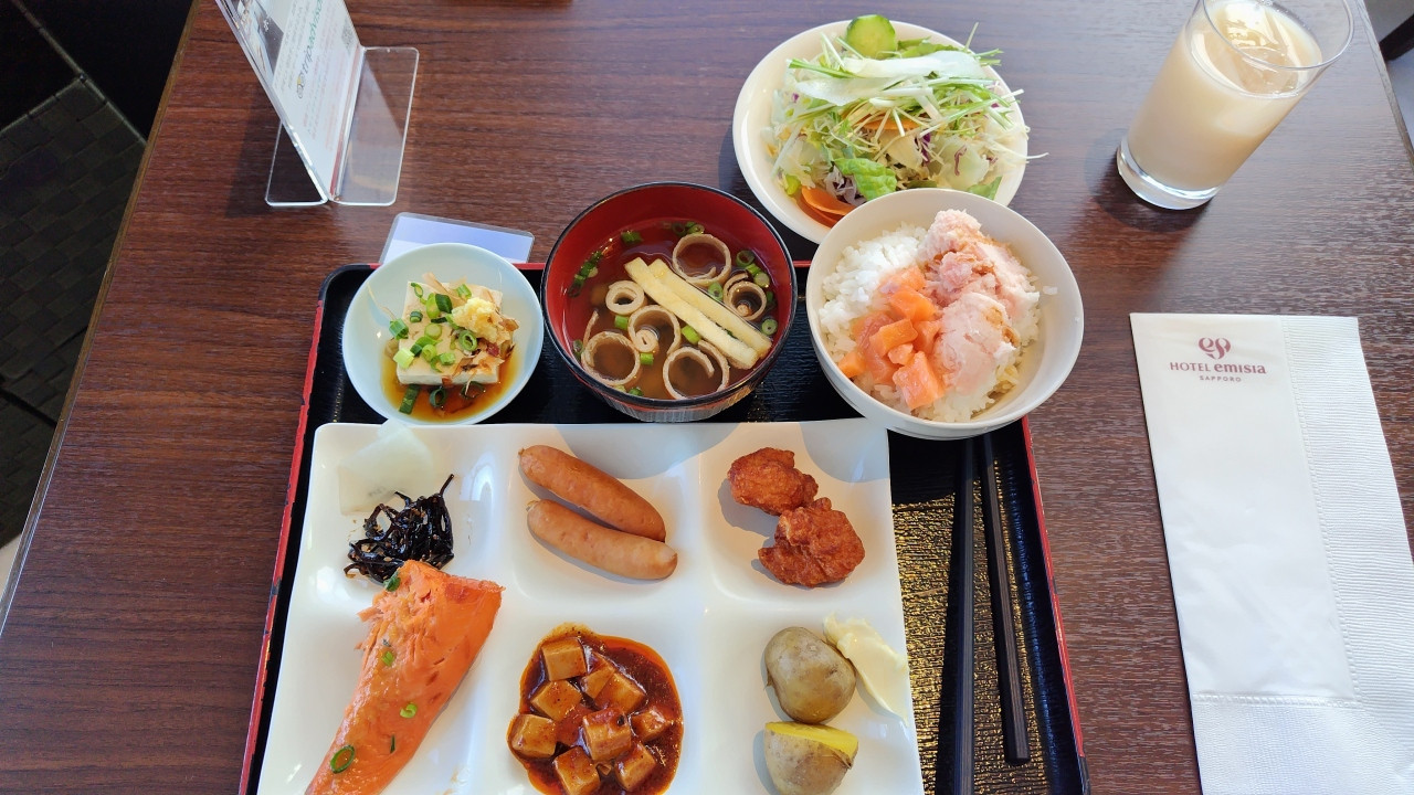 地産地消、北海道名物も多い朝食